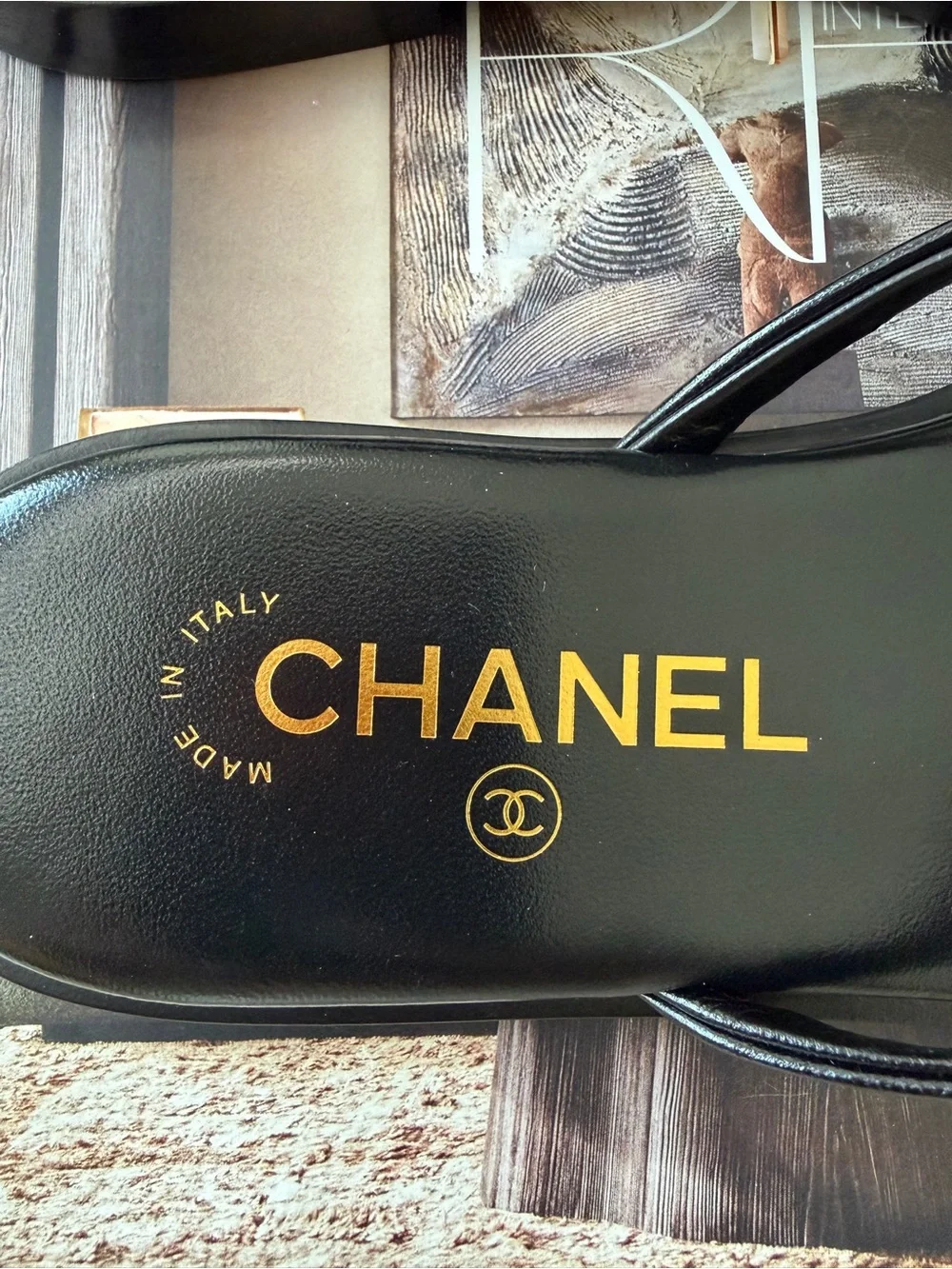 Chanel 2026 MÉTIERS D’ART Black Leather Gold CC Logo Flip Flop Slides Thong 40